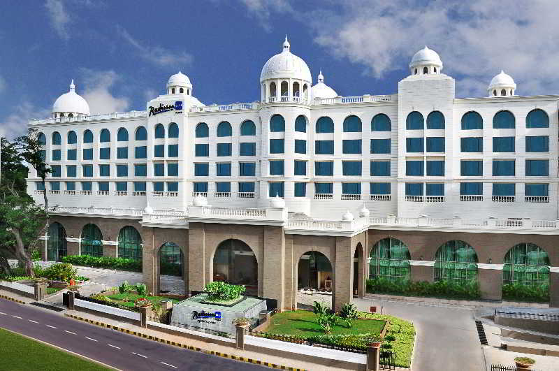 Radisson Blu Plaza Hotel Mysore Exterior foto